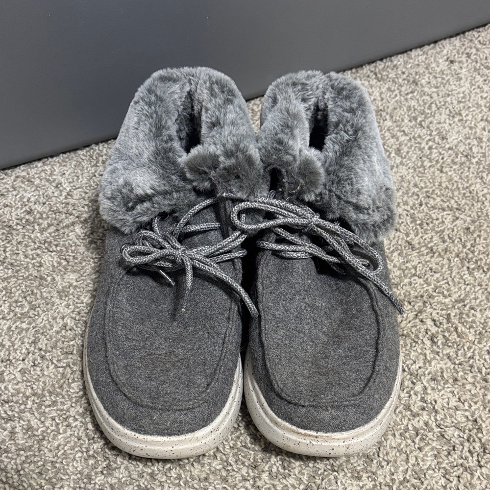 Skechers BOBS Gray Memory Foam Shoes with fur lining